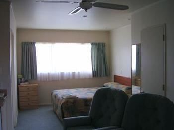 Bks Palm Court Motor Gisborne