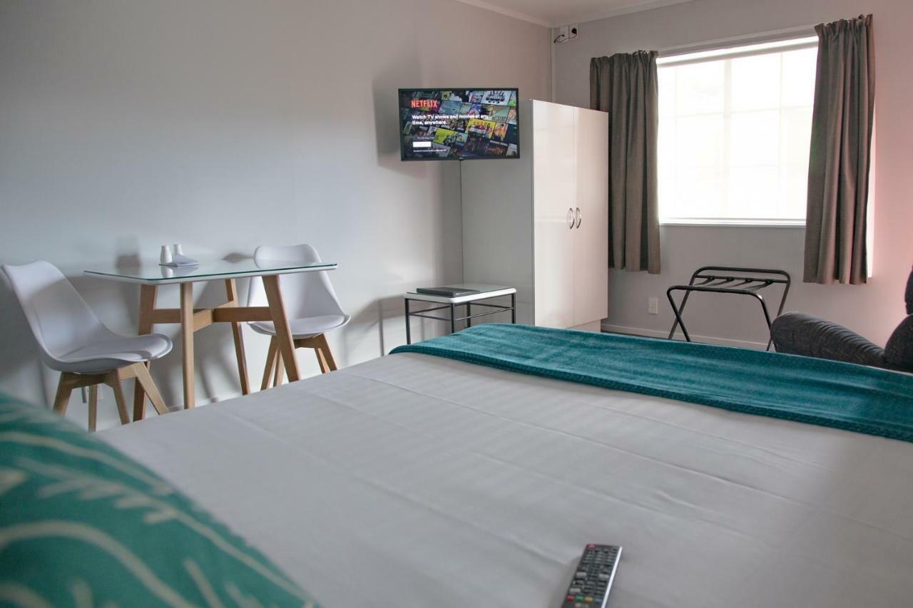 Bks Palm Court Motor Motel